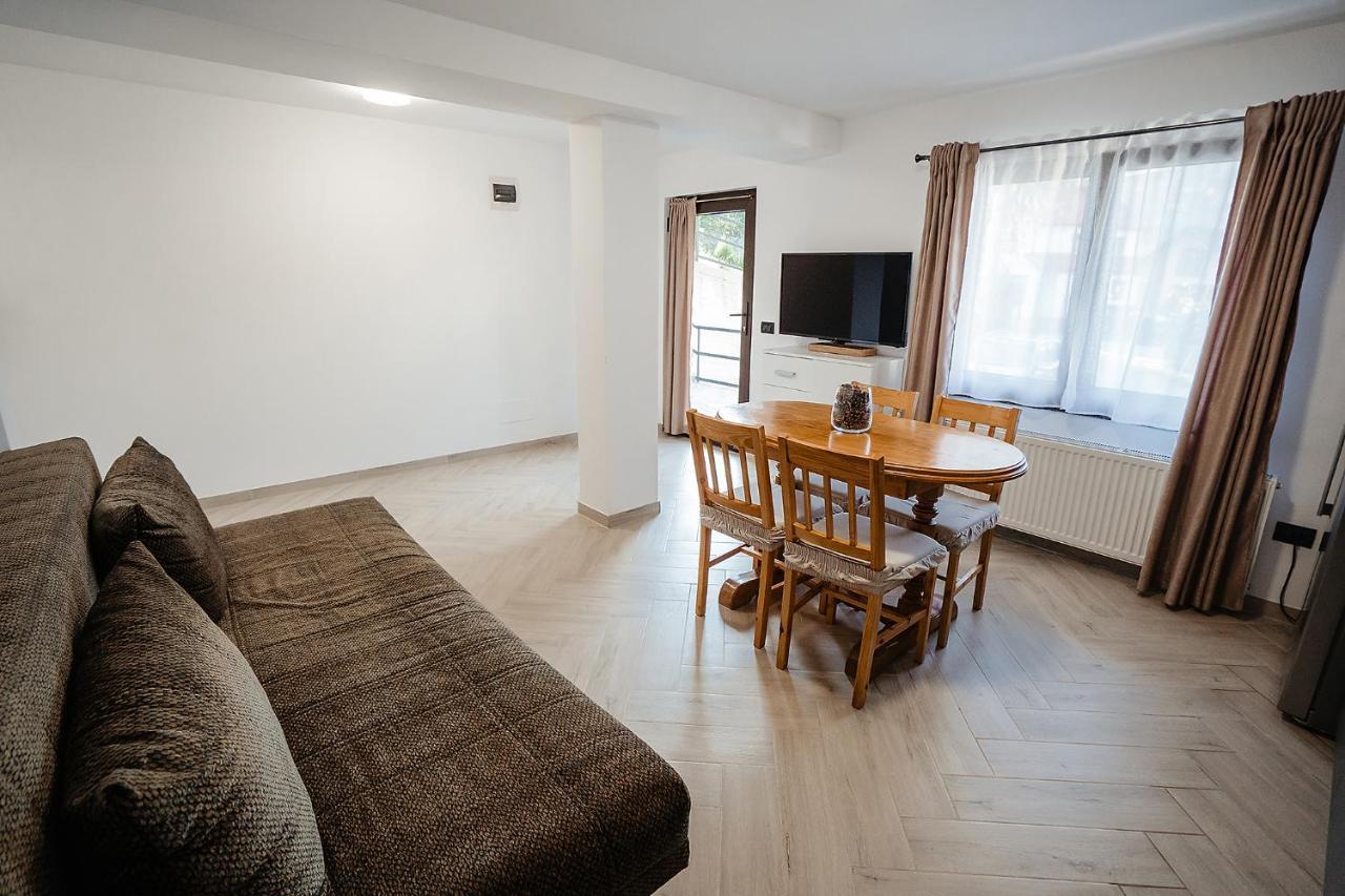 Garden Apartment *