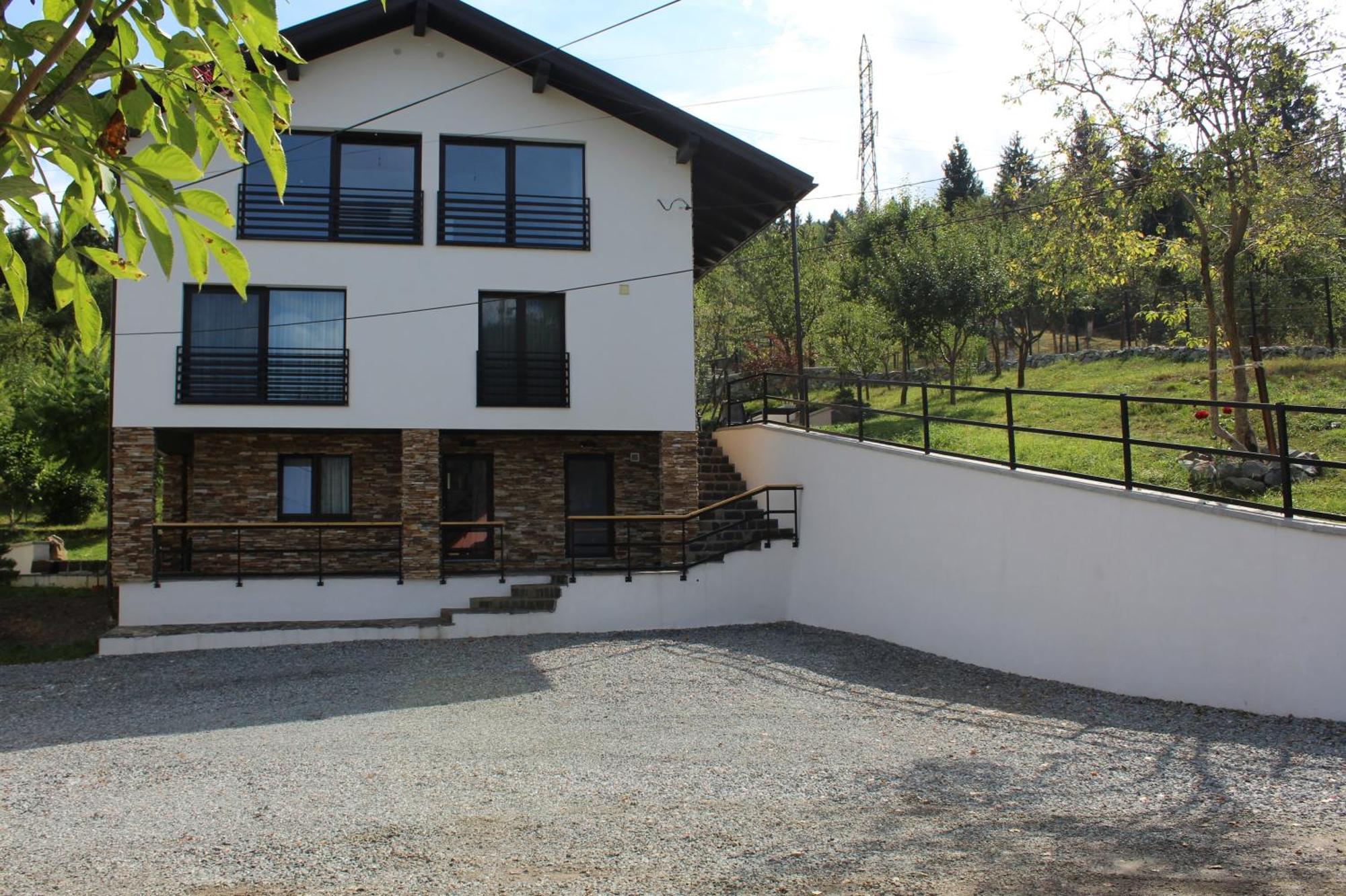 Garden Apartment *